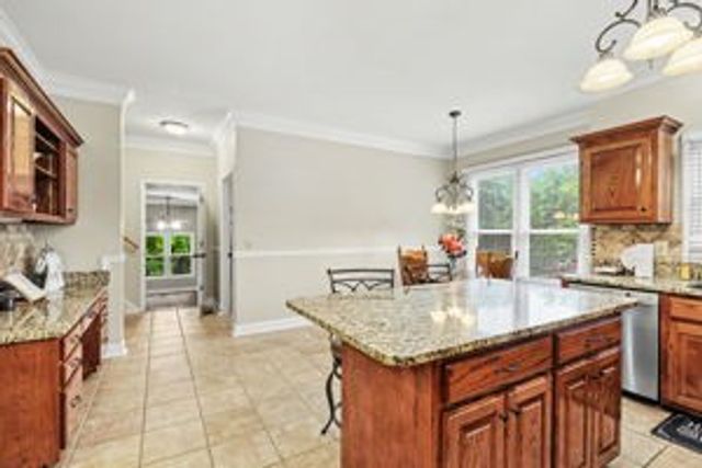 808 Overhills Dr, Old Hickory, TN 37138