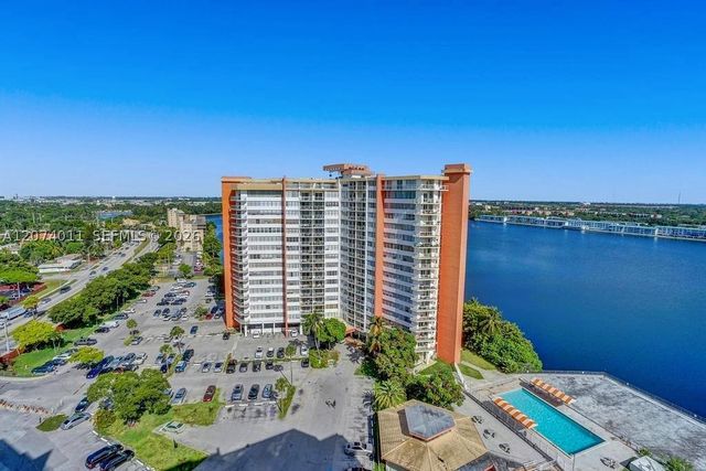 1351 NE Miami Gardens Dr PH3E, Miami, FL 33179