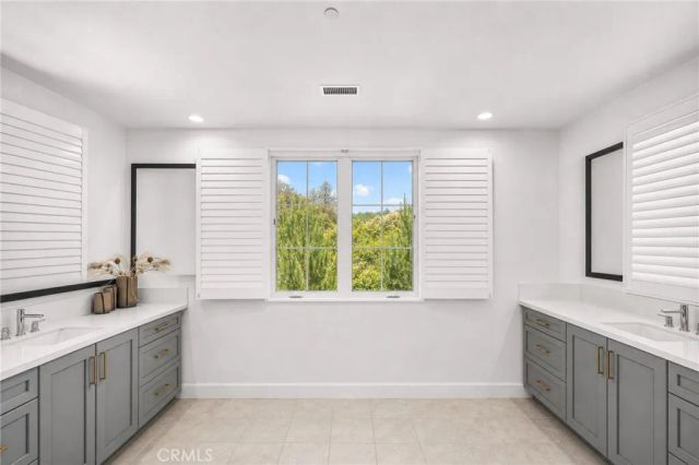 129 Coldwater, Irvine, CA 92602