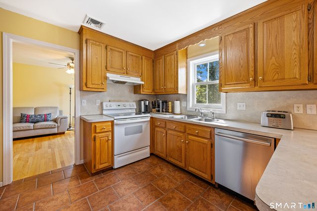 39 Old Farm Road, Plymouth, CT 06786
