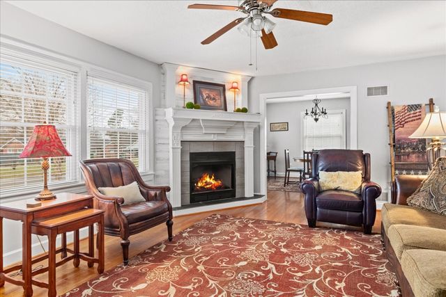 224 Admiral Cir, Lawrenceburg, TN 38464