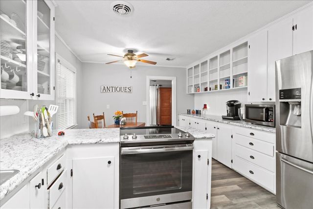 224 Admiral Cir, Lawrenceburg, TN 38464