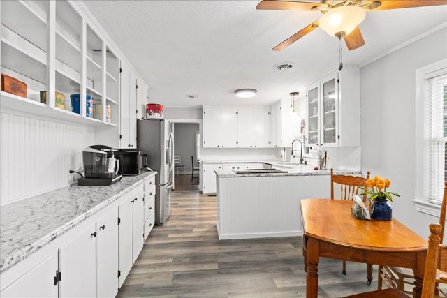 224 Admiral Cir, Lawrenceburg, TN 38464