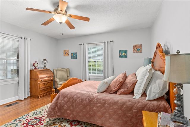 224 Admiral Cir, Lawrenceburg, TN 38464