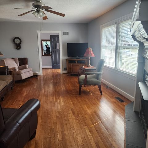 224 Admiral Cir, Lawrenceburg, TN 38464