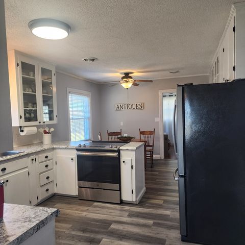 224 Admiral Cir, Lawrenceburg, TN 38464