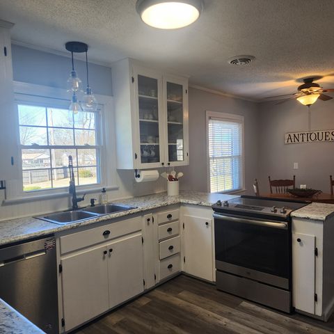 224 Admiral Cir, Lawrenceburg, TN 38464