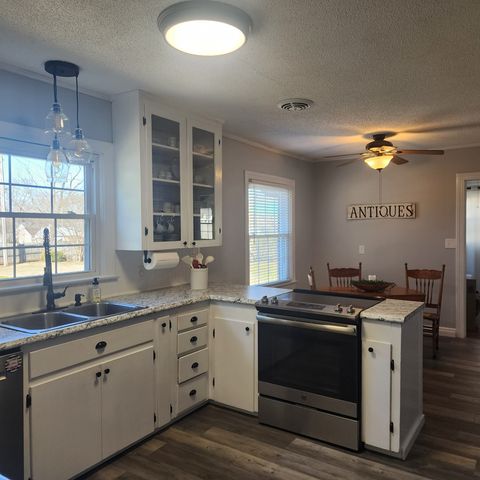 224 Admiral Cir, Lawrenceburg, TN 38464