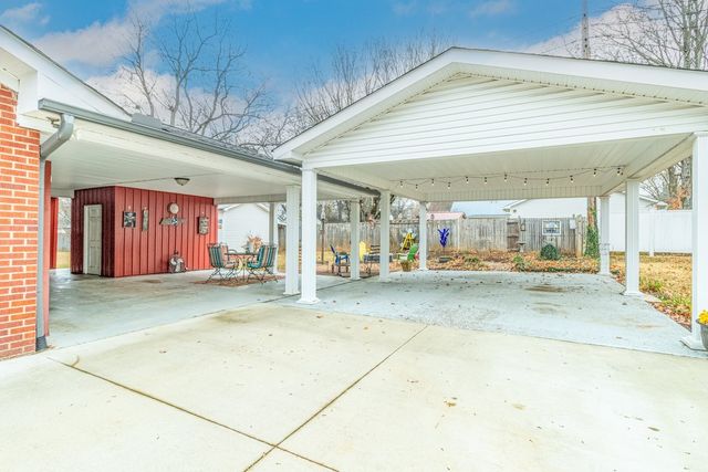 224 Admiral Cir, Lawrenceburg, TN 38464