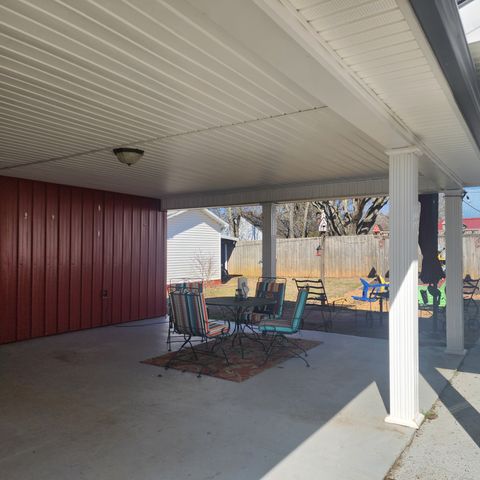 224 Admiral Cir, Lawrenceburg, TN 38464