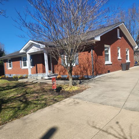 224 Admiral Cir, Lawrenceburg, TN 38464