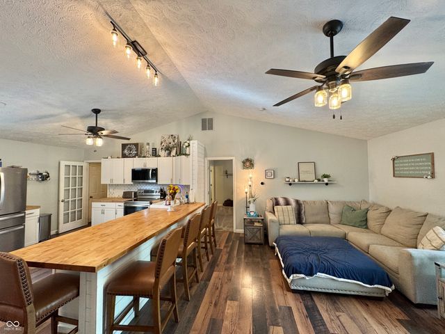 96 Kingswood Court, Greencastle, IN 46135