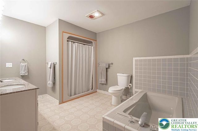 3838 Javalyn Court, Washington Twp, PA 18080
