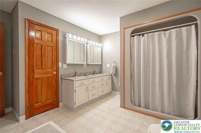 3838 Javalyn Court, Washington Twp, PA 18080