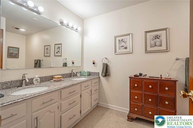 3838 Javalyn Court, Washington Twp, PA 18080