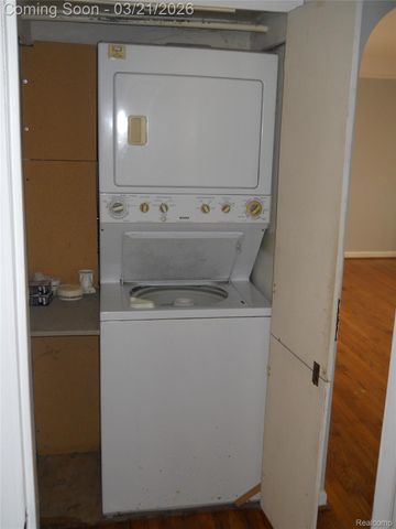 59 Camley Drive, Waterford Charter Township, MI 48328