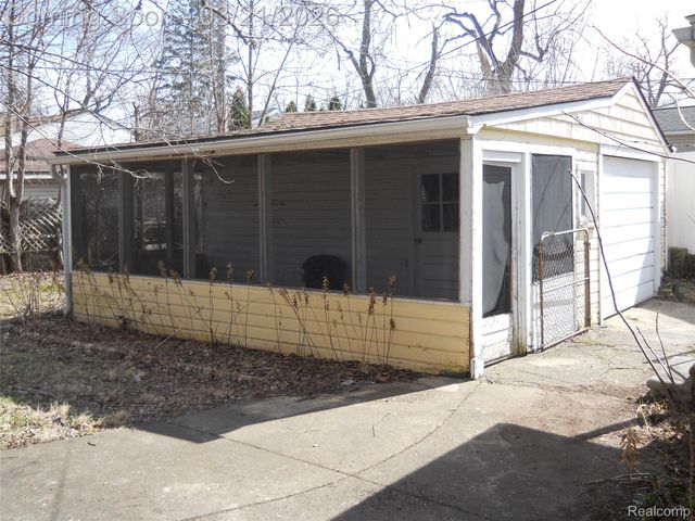 59 Camley Drive, Waterford Charter Township, MI 48328