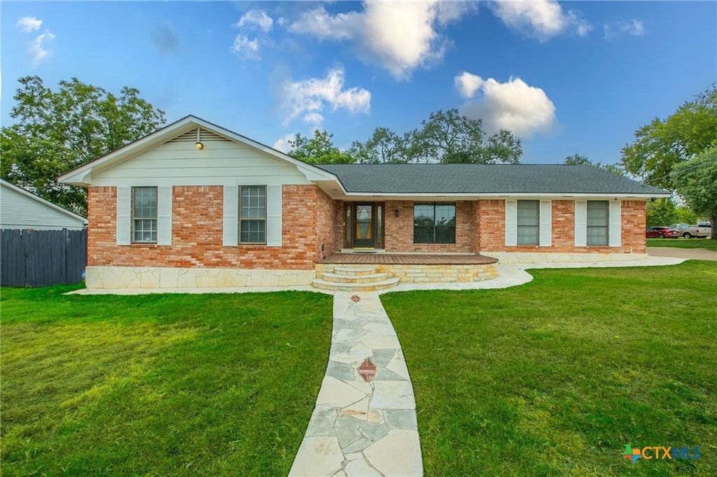 Image 1 of property listing at 18 Morgans Point Boulevard, Morgans Point Resort, TX 76513