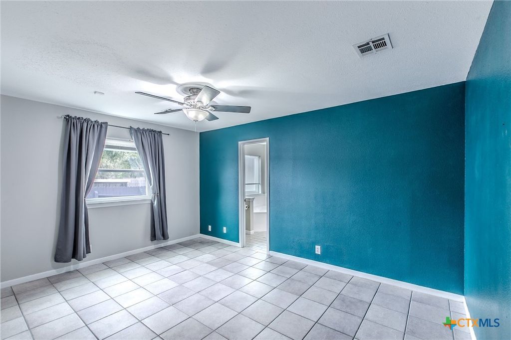 Image 11 of property listing at 18 Morgans Point Boulevard, Morgans Point Resort, TX 76513