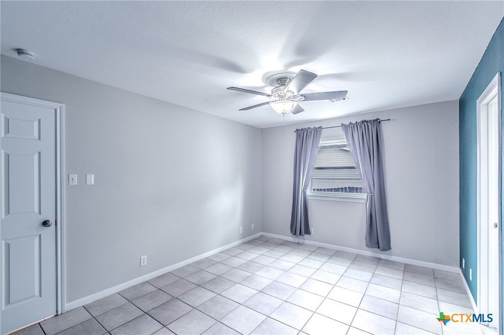 Image 12 of property listing at 18 Morgans Point Boulevard, Morgans Point Resort, TX 76513