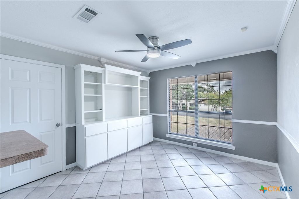 Image 15 of property listing at 18 Morgans Point Boulevard, Morgans Point Resort, TX 76513