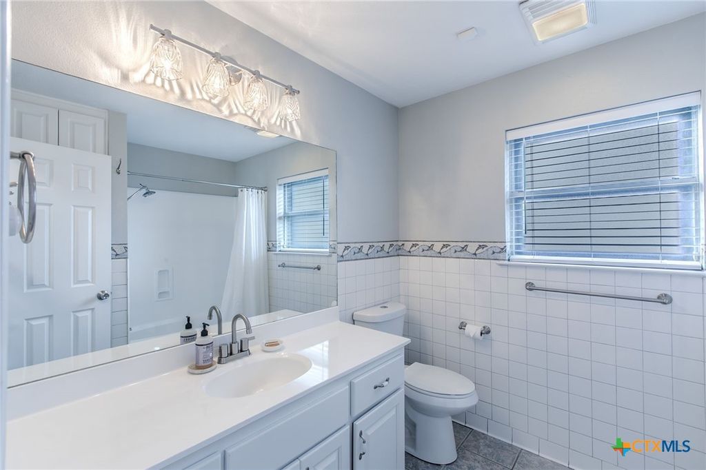 Image 19 of property listing at 18 Morgans Point Boulevard, Morgans Point Resort, TX 76513