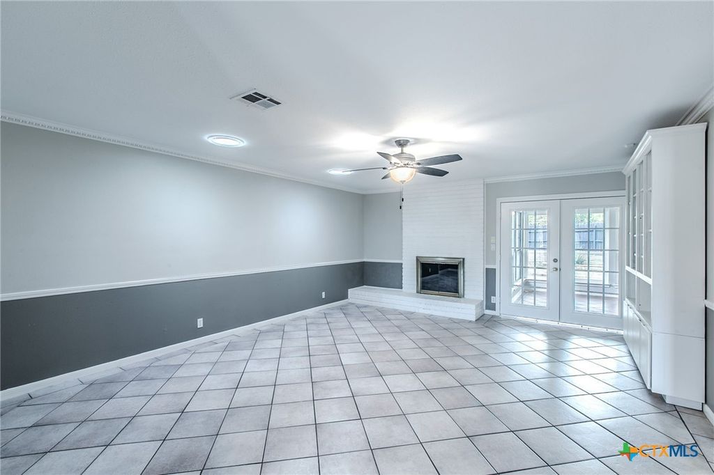 Image 2 of property listing at 18 Morgans Point Boulevard, Morgans Point Resort, TX 76513