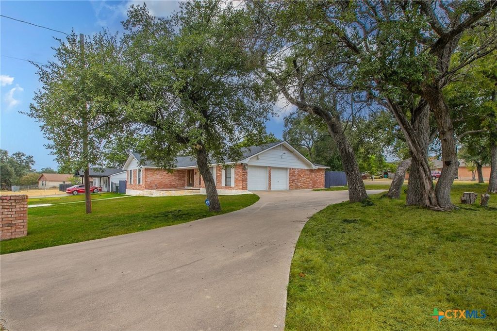 Image 22 of property listing at 18 Morgans Point Boulevard, Morgans Point Resort, TX 76513