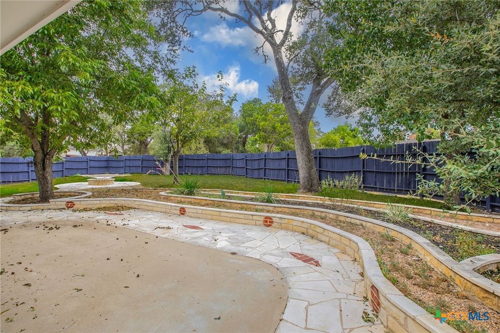 Image 23 of property listing at 18 Morgans Point Boulevard, Morgans Point Resort, TX 76513