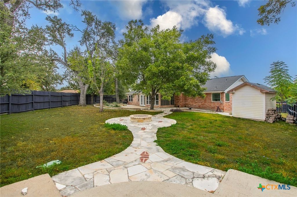 Image 25 of property listing at 18 Morgans Point Boulevard, Morgans Point Resort, TX 76513