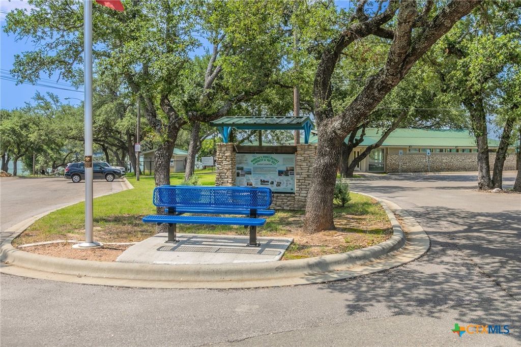 Image 27 of property listing at 18 Morgans Point Boulevard, Morgans Point Resort, TX 76513