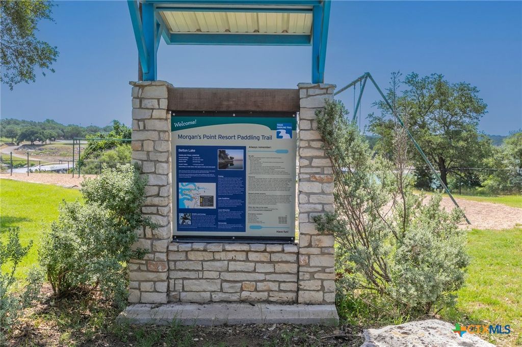 Image 28 of property listing at 18 Morgans Point Boulevard, Morgans Point Resort, TX 76513