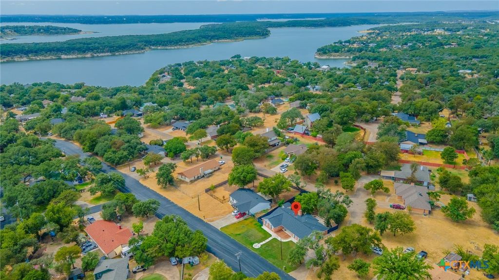 Image 31 of property listing at 18 Morgans Point Boulevard, Morgans Point Resort, TX 76513