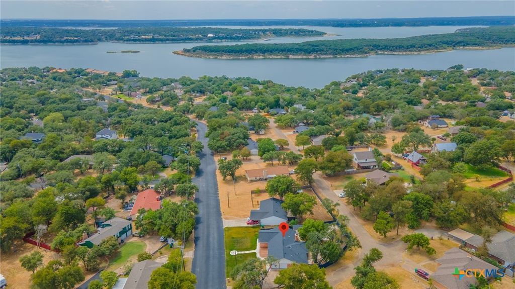 Image 32 of property listing at 18 Morgans Point Boulevard, Morgans Point Resort, TX 76513