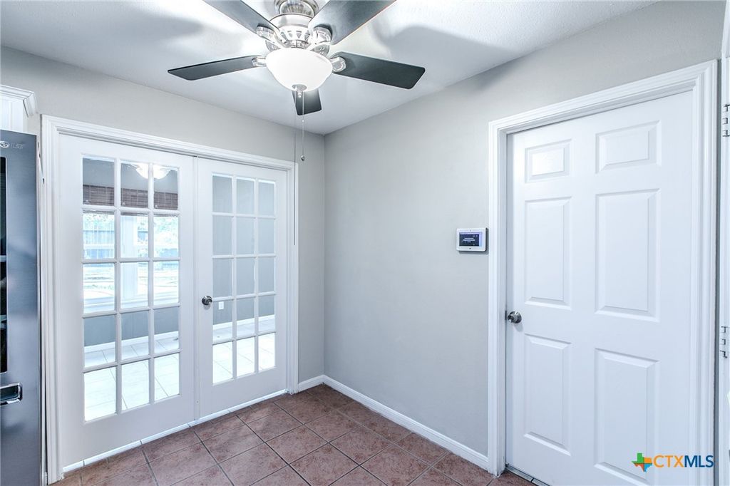 Image 6 of property listing at 18 Morgans Point Boulevard, Morgans Point Resort, TX 76513