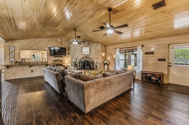 888 Tafelski Road, New Waverly, TX 77358