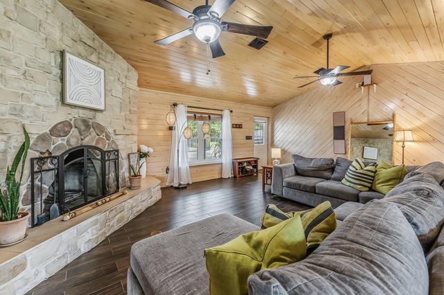 888 Tafelski Road, New Waverly, TX 77358