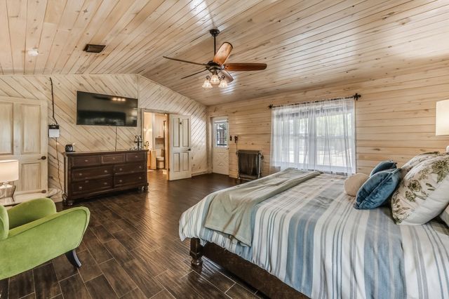 888 Tafelski Road, New Waverly, TX 77358