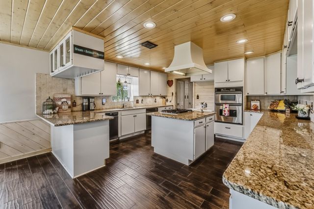 888 Tafelski Road, New Waverly, TX 77358