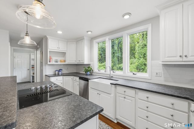 40 Ivy Hill Road, Ridgefield, CT 06877