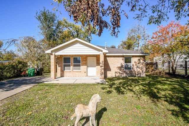 894 N Victory Drive, Houston, TX 77088