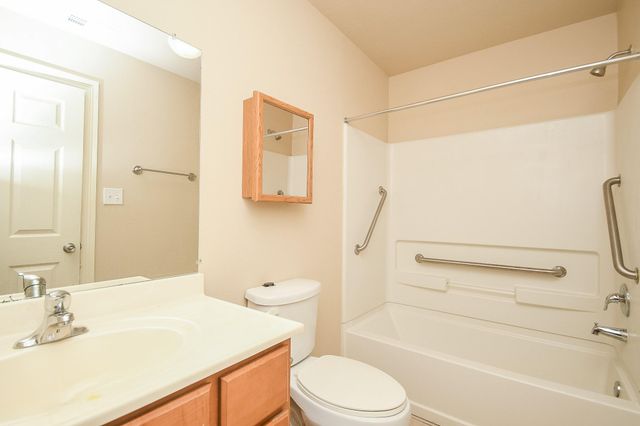 894 N Victory Drive, Houston, TX 77088