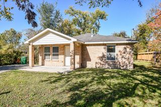 894 N Victory Drive, Houston, TX 77088