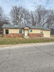 211 10th SE, Ardmore, OK 73401