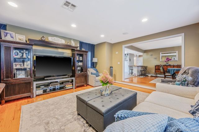 106 Springdale Drive, Ronkonkoma, NY 11779