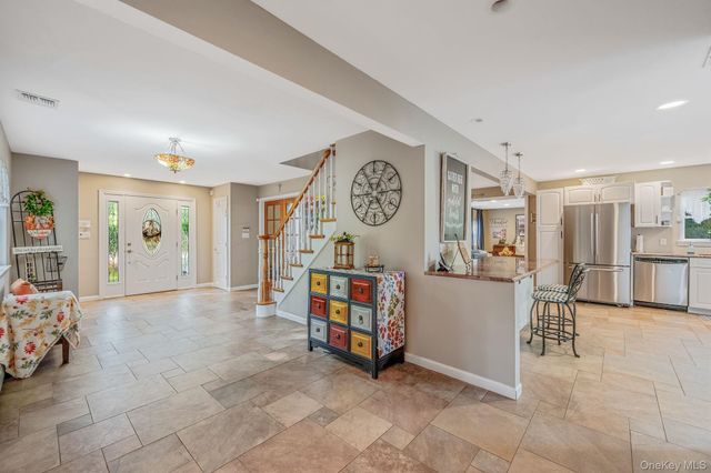 106 Springdale Drive, Ronkonkoma, NY 11779