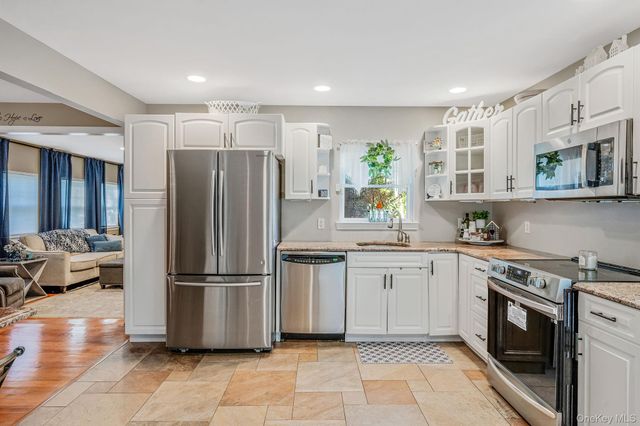 106 Springdale Drive, Ronkonkoma, NY 11779