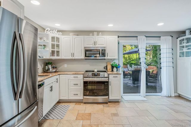 106 Springdale Drive, Ronkonkoma, NY 11779