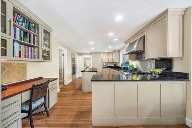 44 Old Rd, Weston, MA 02493