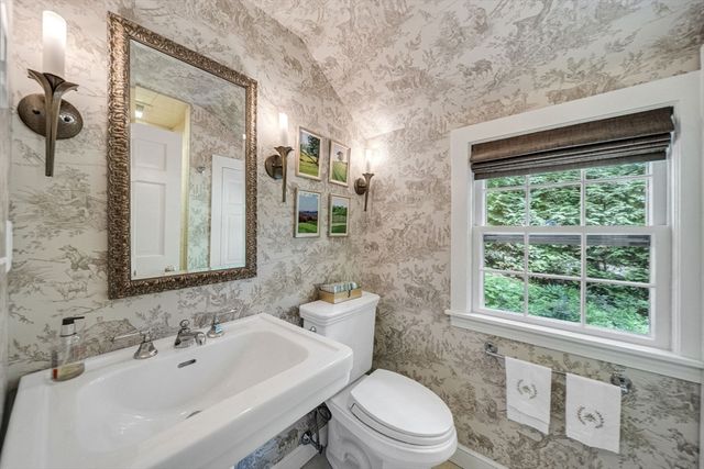 44 Old Rd, Weston, MA 02493
